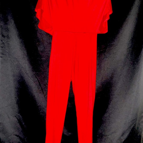 Small cotton Fashion Nova red one piece - Picture 3 of 3